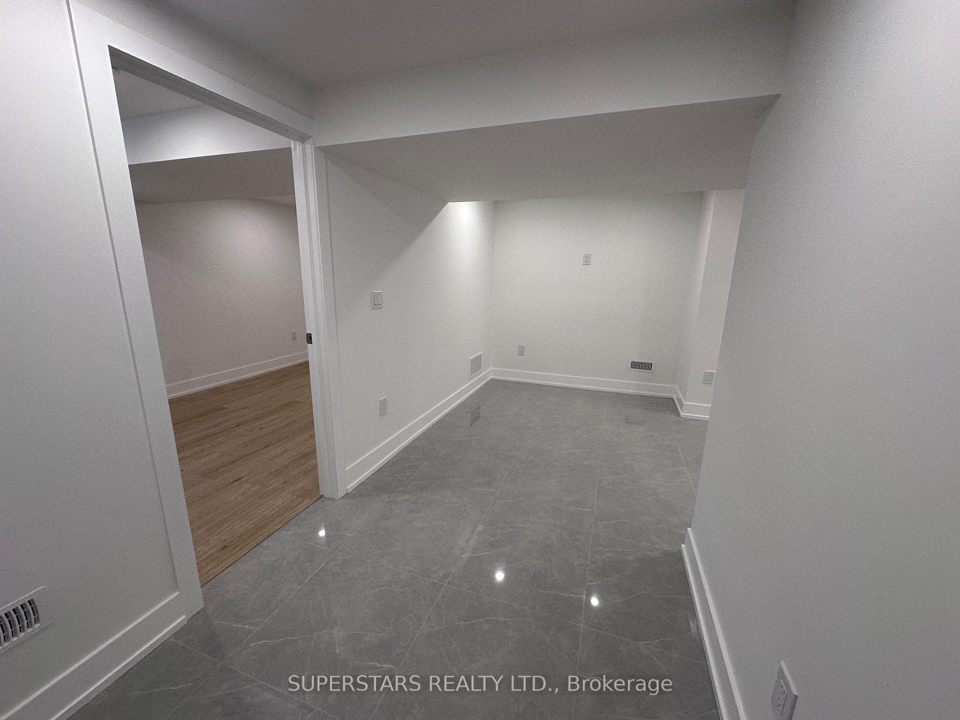 4 Galbraith Crescent Unit Lower photo 6