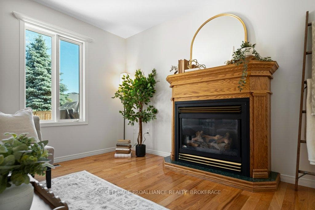 944 Ringstead Street photo 9
