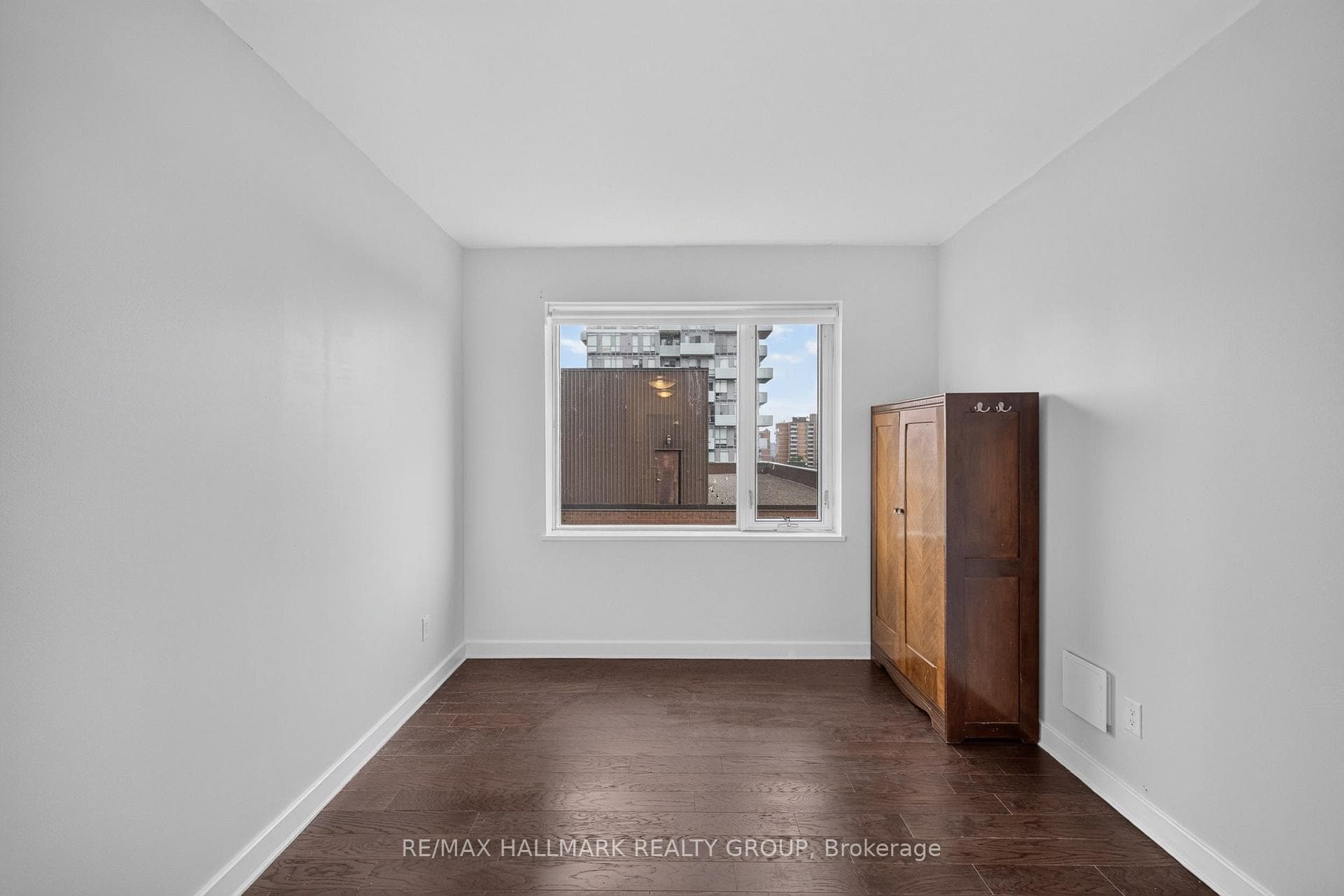 201 Parkdale Avenue Unit 807 photo 22