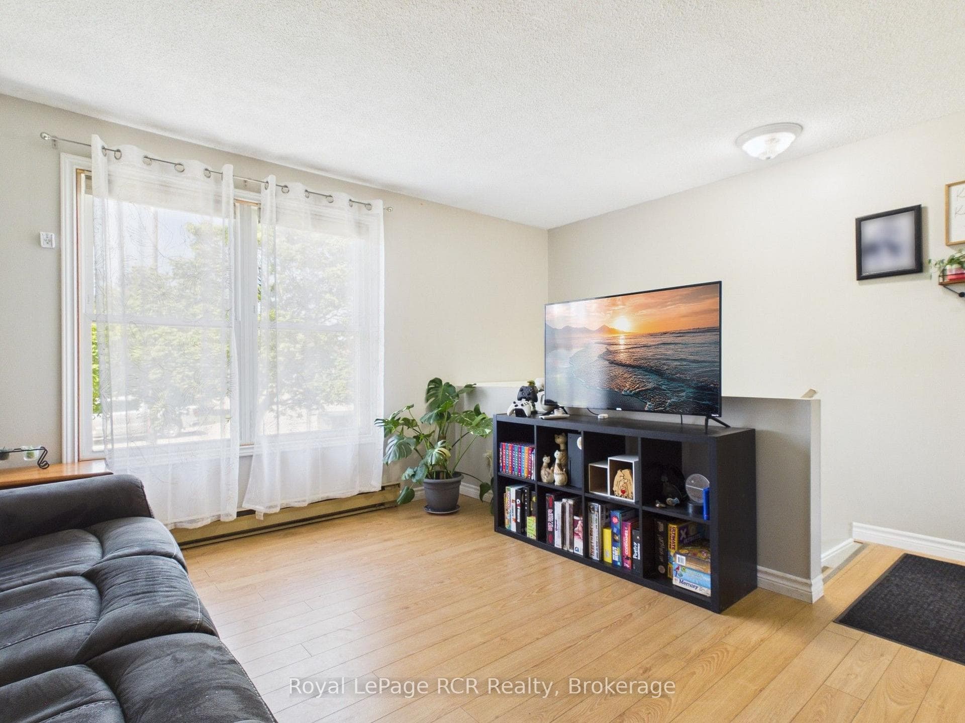892 Brownell Drive photo 6