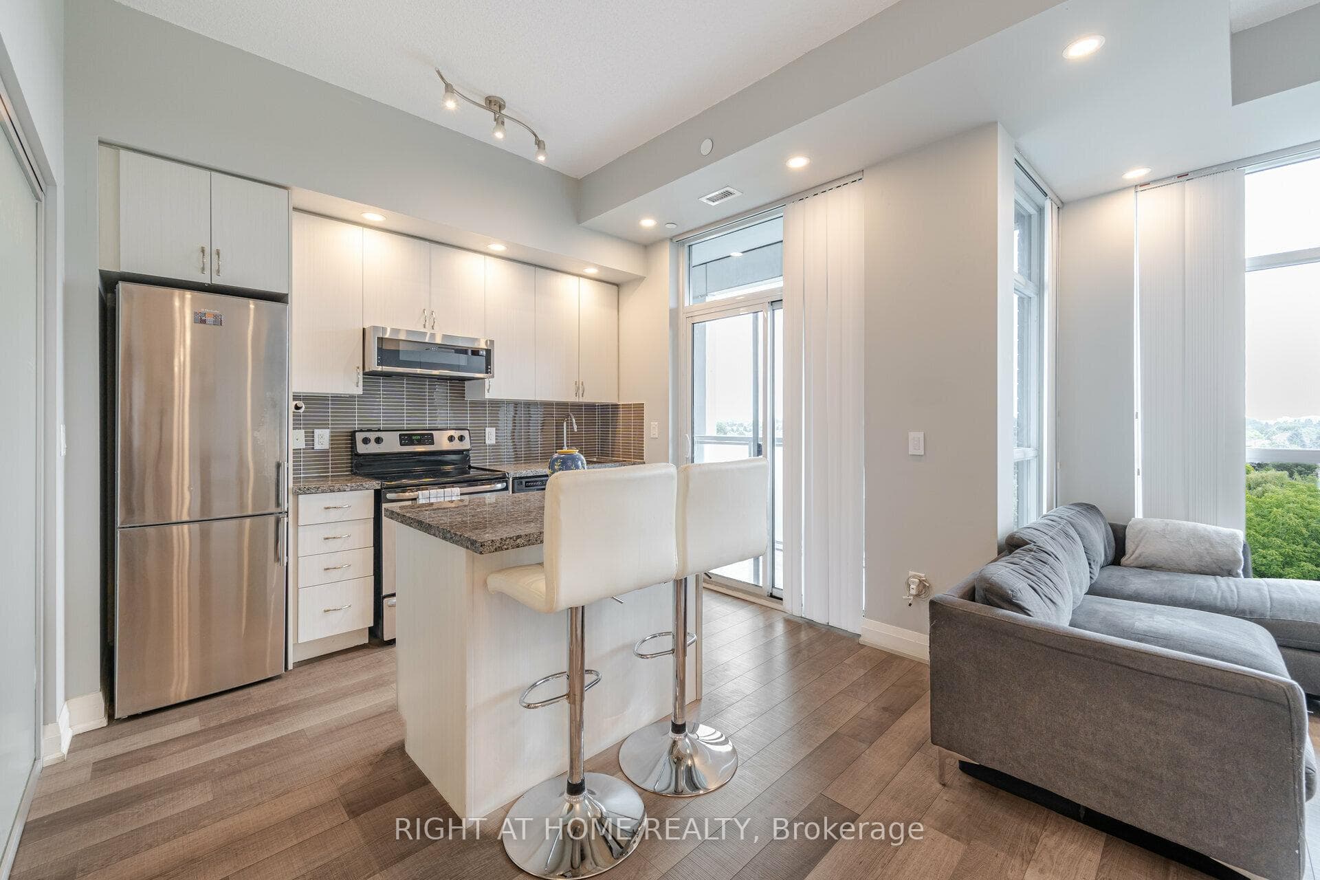 8763 Bayview Avenue Unit 727 photo 10