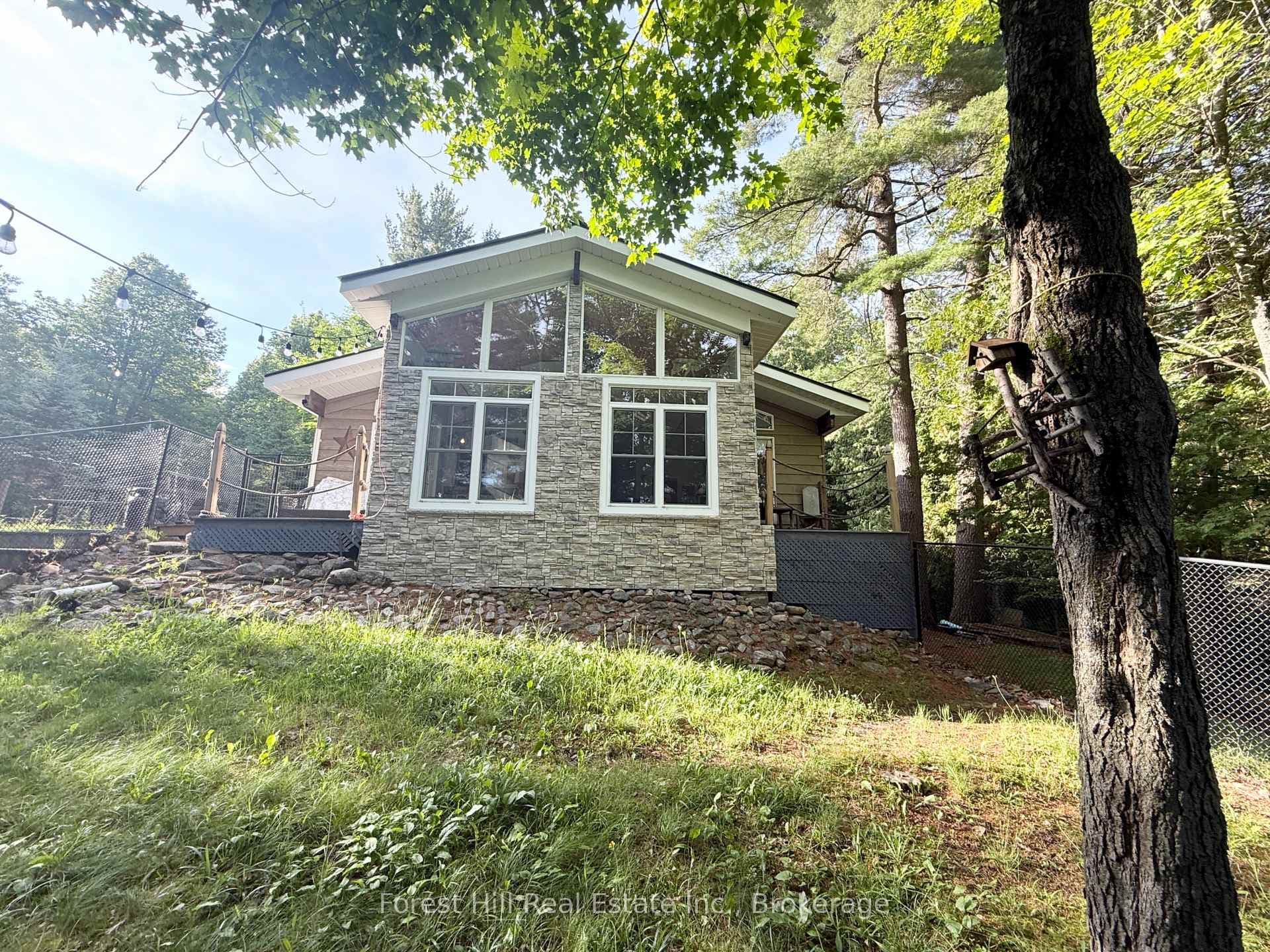 935 Limberlost Road photo 4