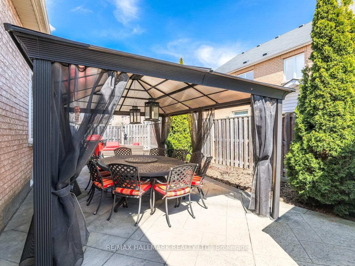 151 Bellini Avenue photo 33