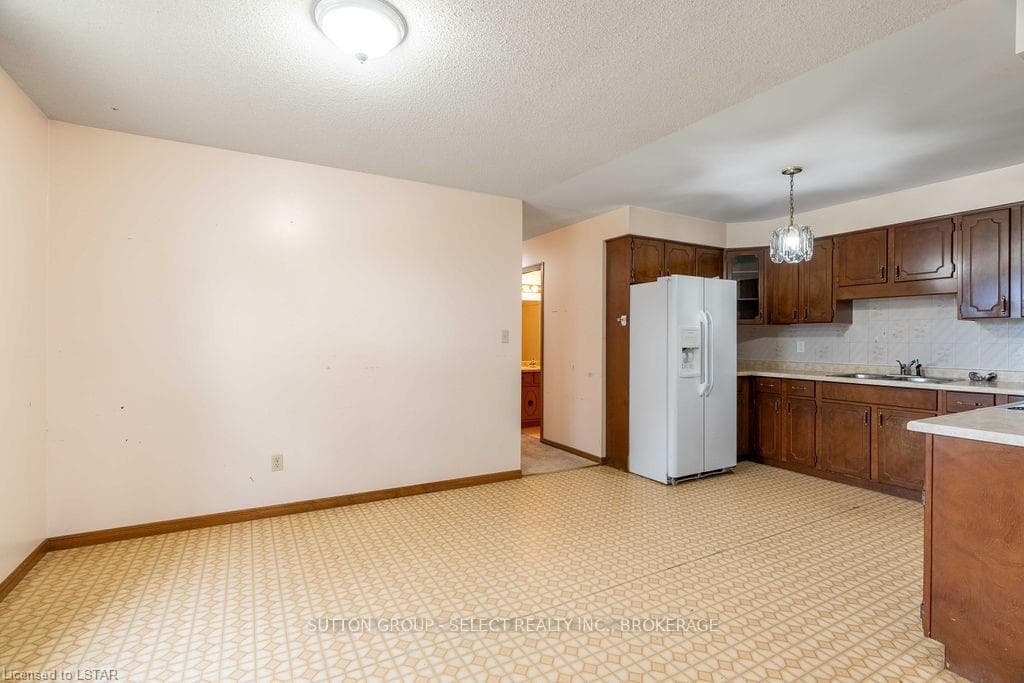 176 SPENCE Drive photo 14