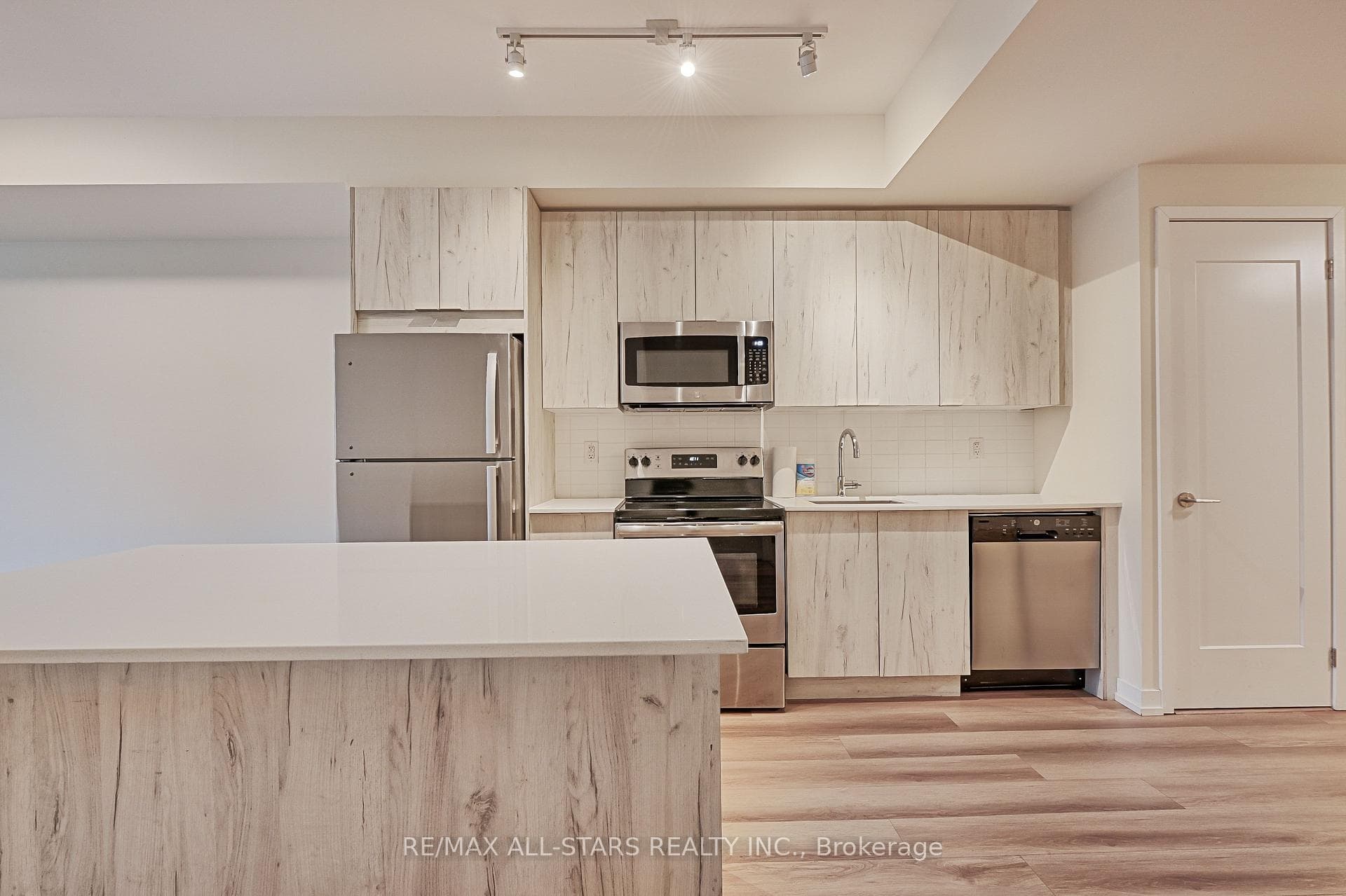 1350 Kingston Road Unit 202 photo 5