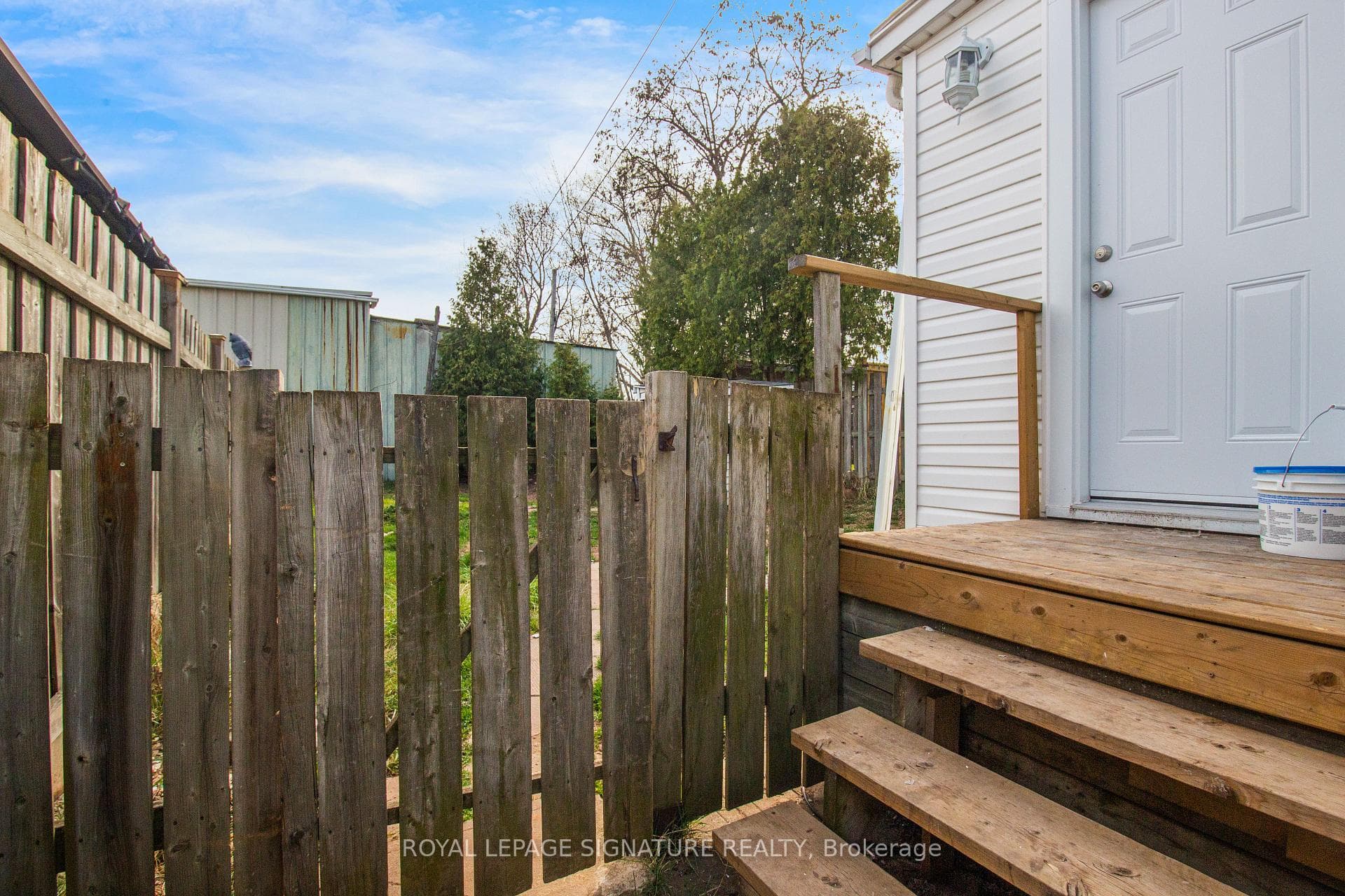 56 Cambridge Avenue photo 28