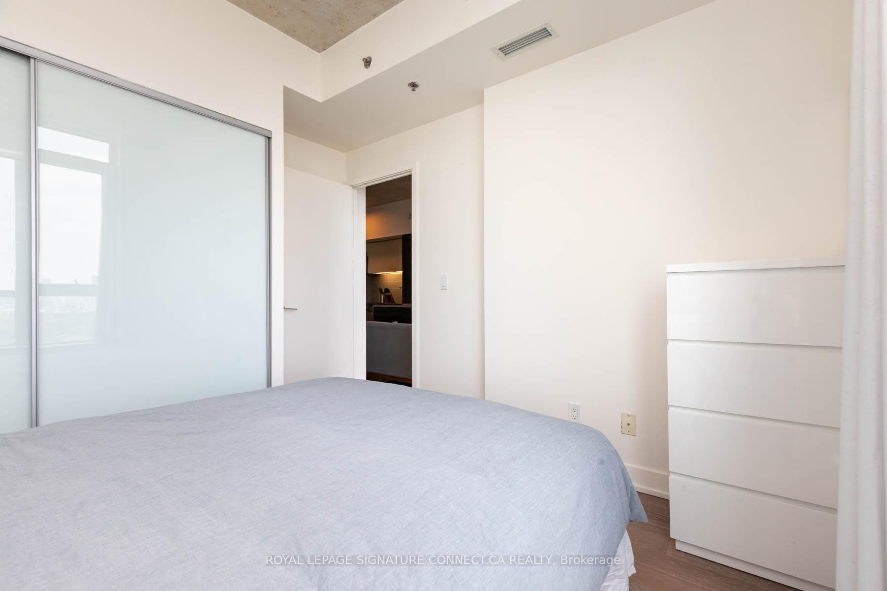 20 Minowan Miikan Lane Unit 2005 photo 13