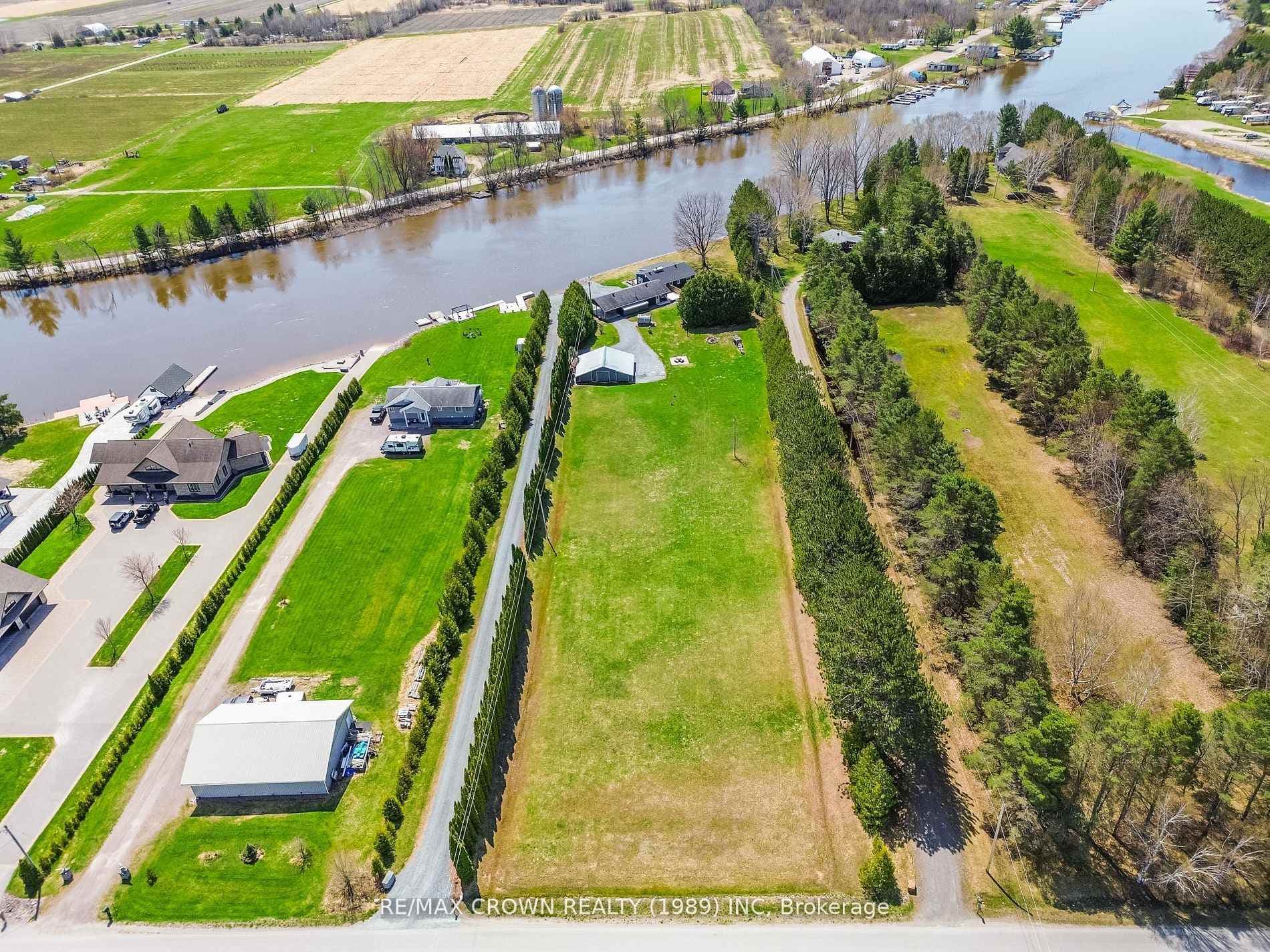 790 Lalande Road photo 8