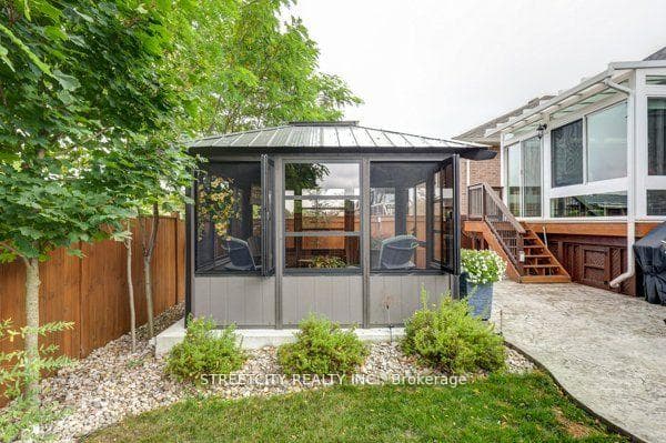 32 Acorn Trail photo 4