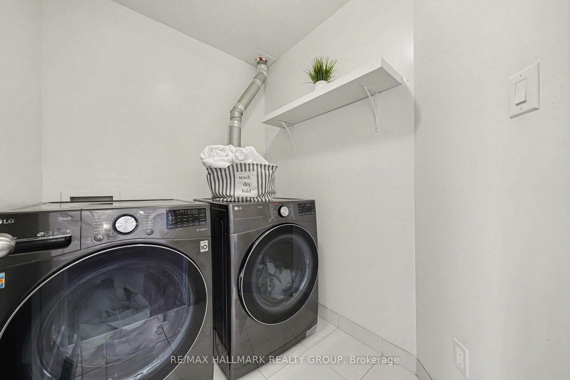 938 Wildcarrot Crescent photo 28
