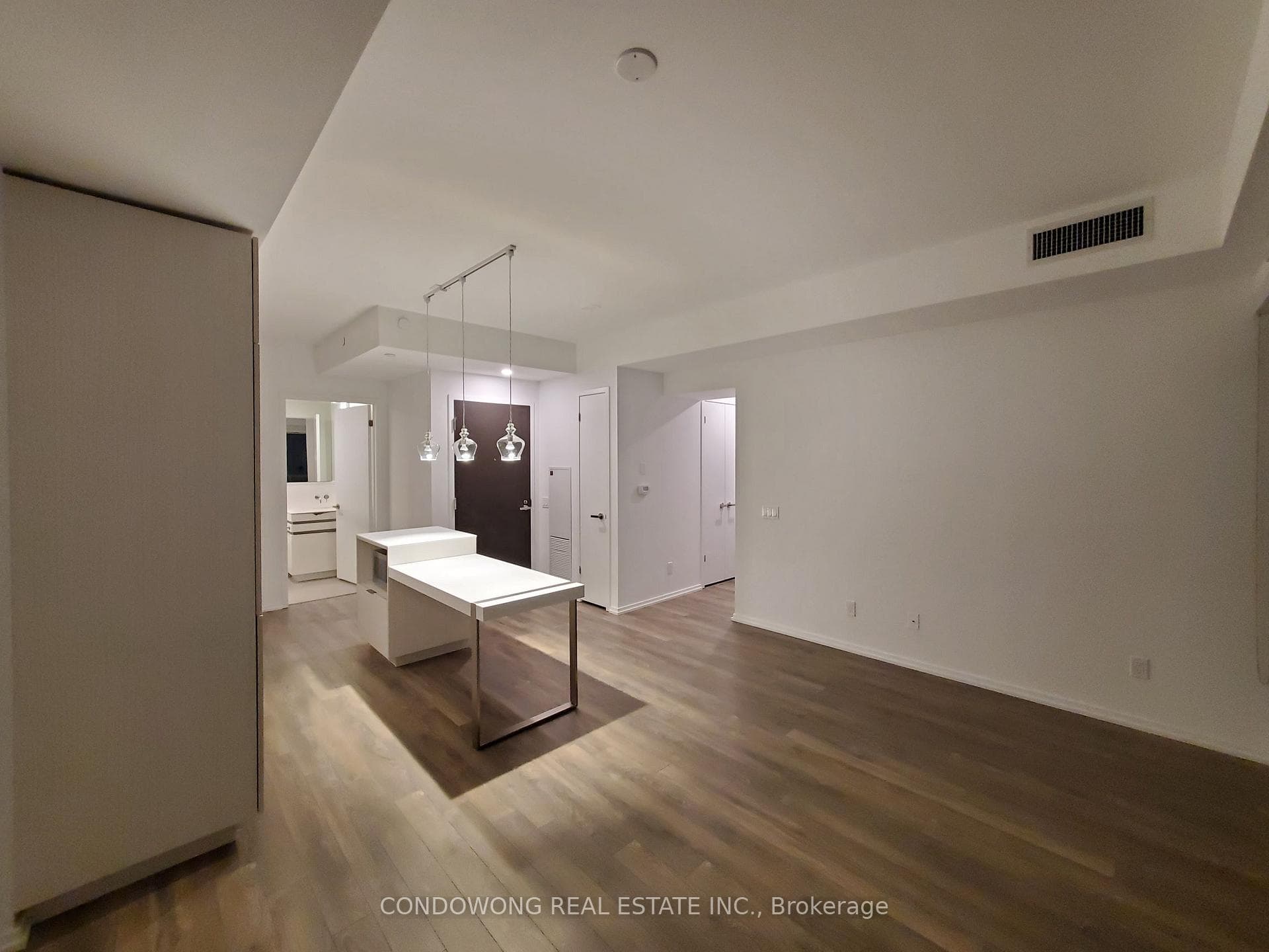 197 Yonge Street Unit 5906 photo 7