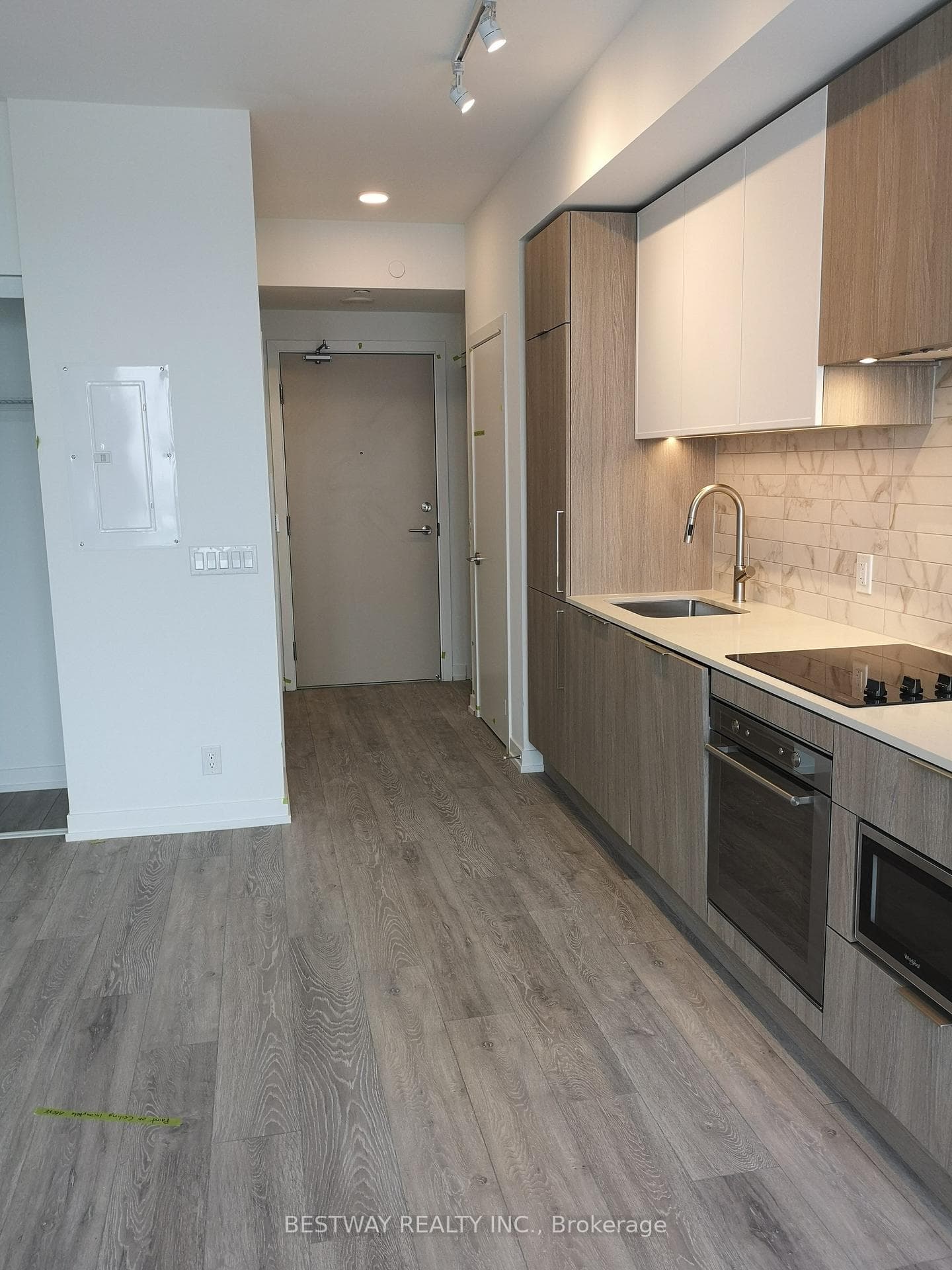 2020 Bathurst Street Unit 1611 photo 3