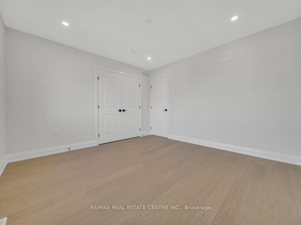 299 Ottawa Street photo 19
