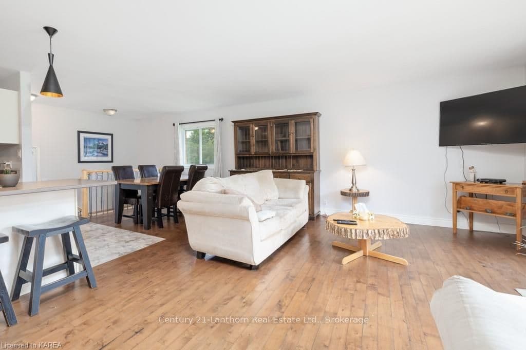 1660 BURBROOK Road photo 16