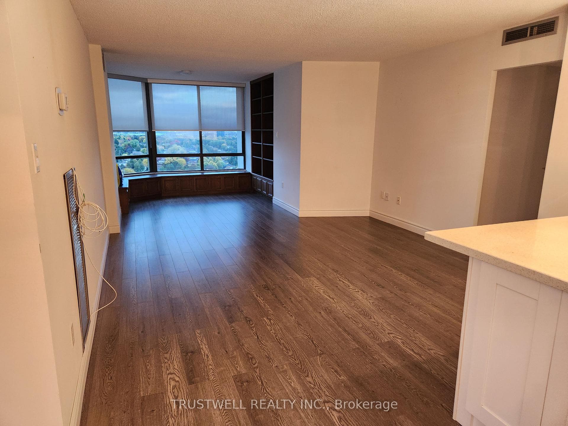 65 Skymark Drive Unit 1706 photo 2