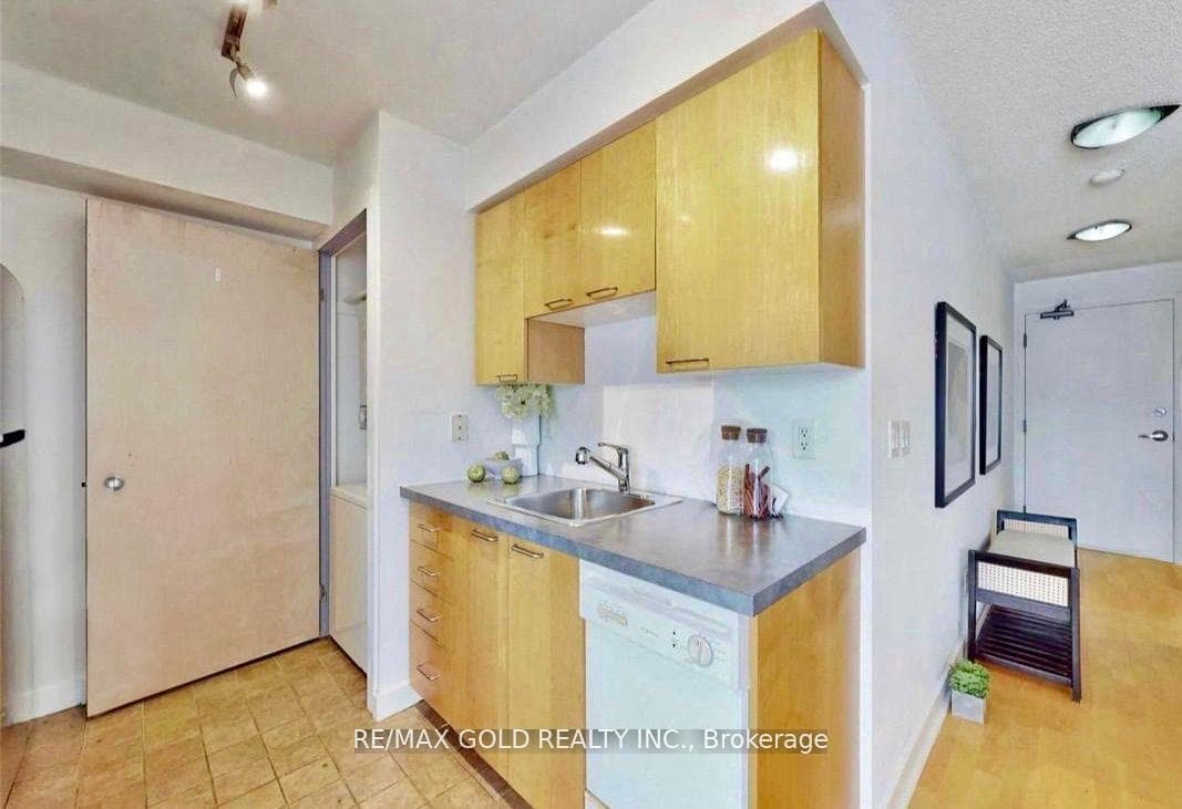 255 Richmond Street Unit 1511 photo 3