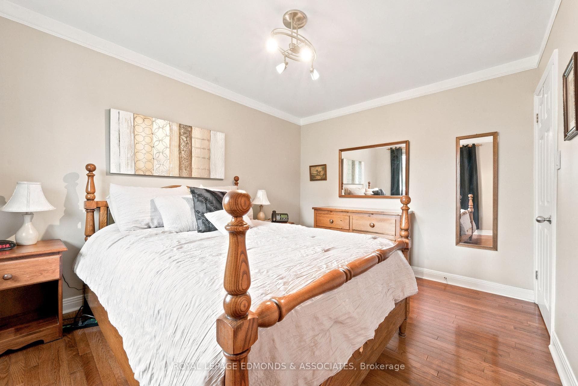 532 Herbert Street photo 29