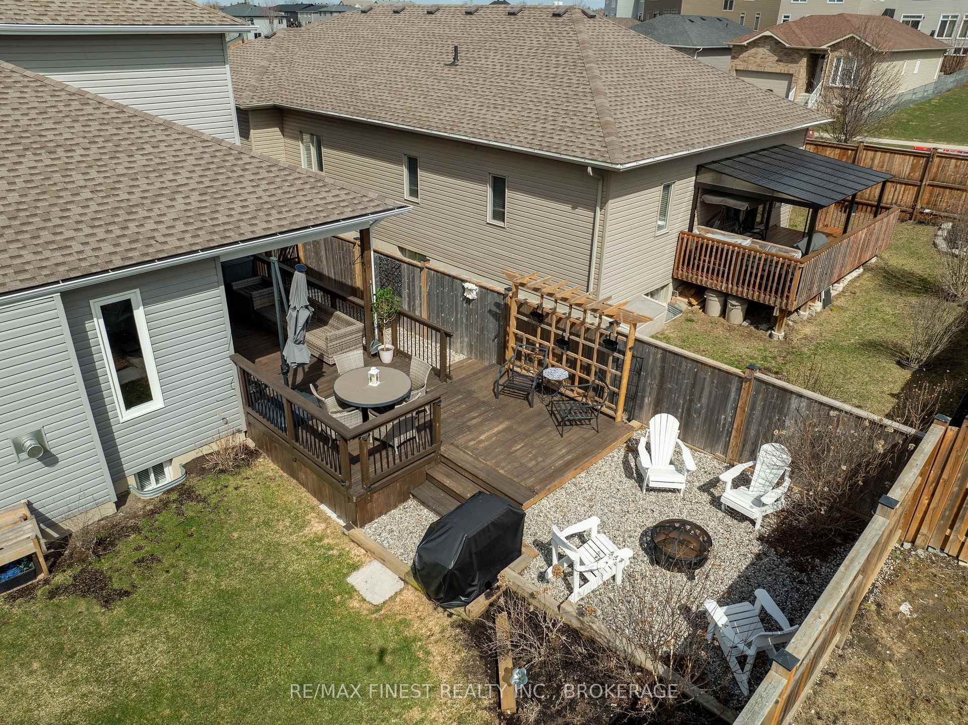 1298 CARFA Crescent photo 39