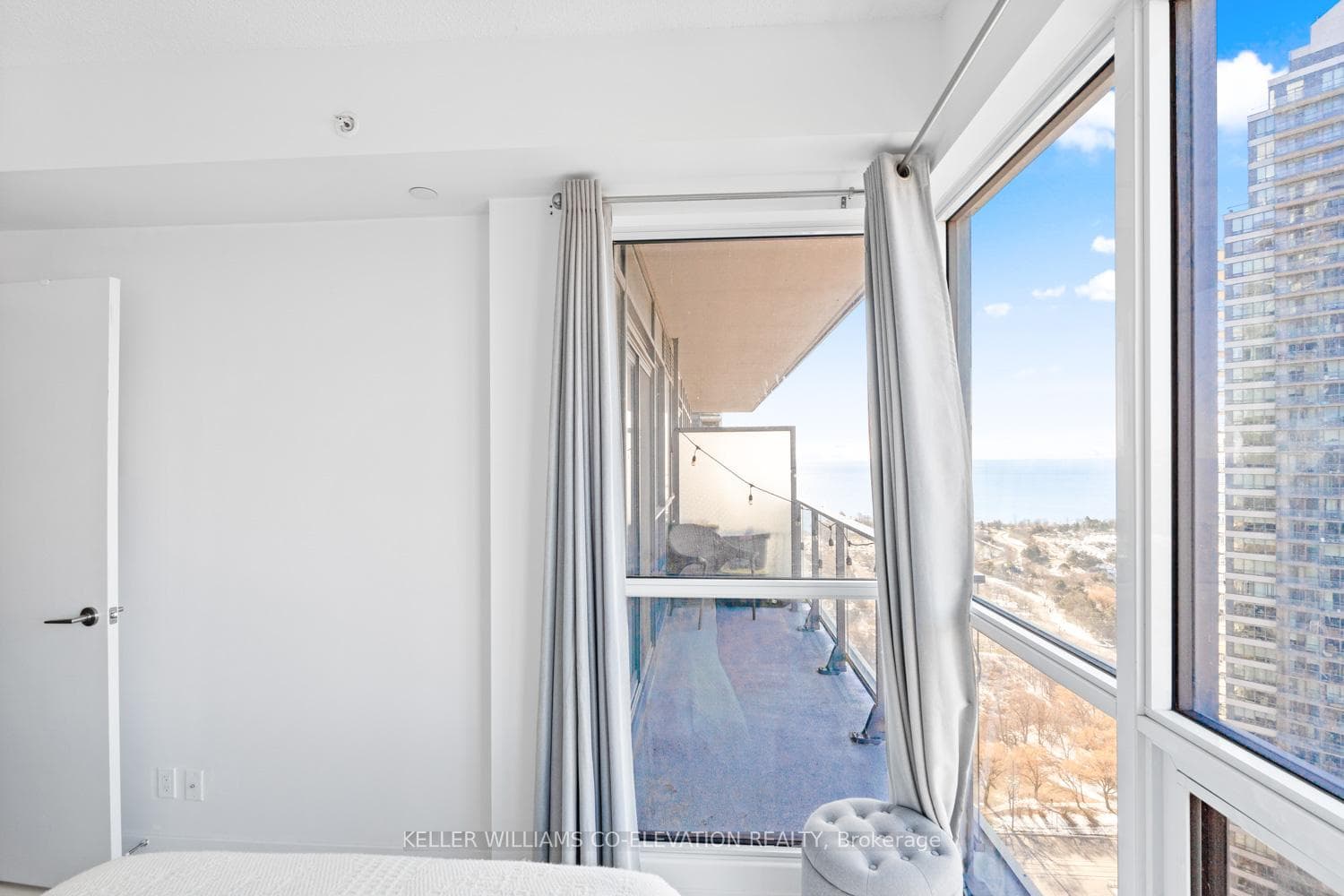 2220 Lakeshore Boulevard Unit 2910 photo 11
