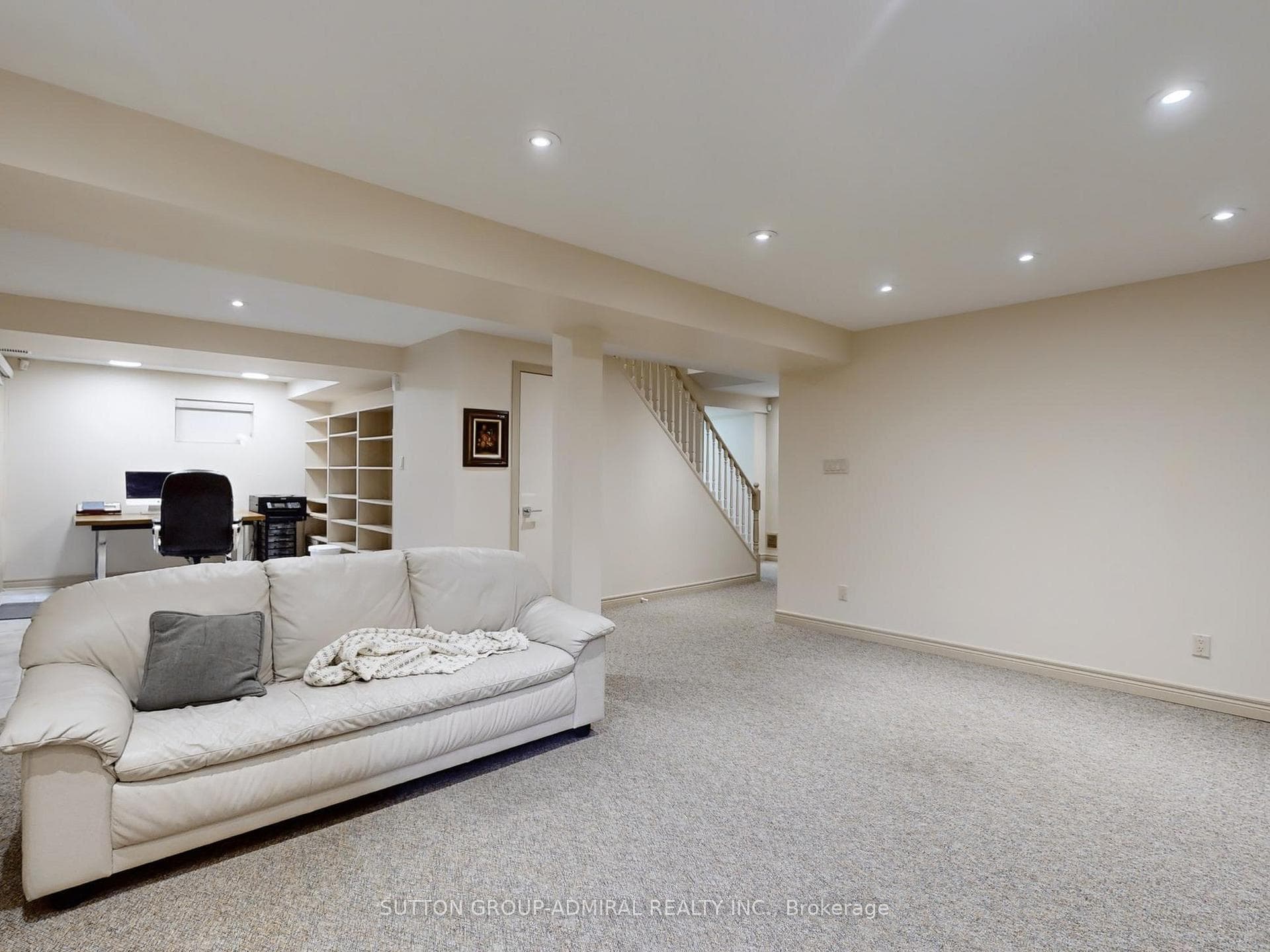 493 Highcliffe Drive photo 26