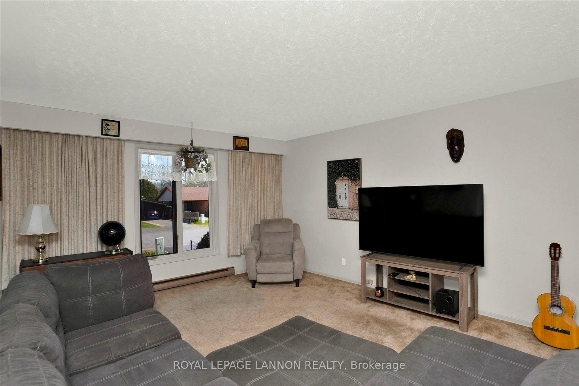 429 Elliott Street photo 7