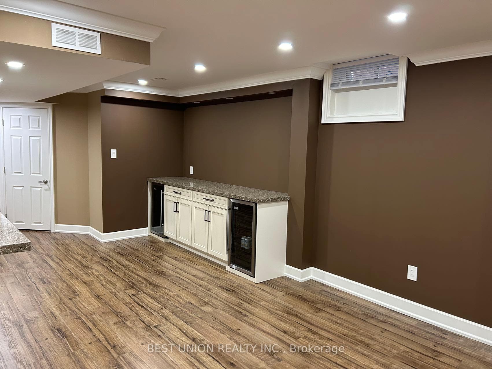 61 Robert Green Crescent photo 18