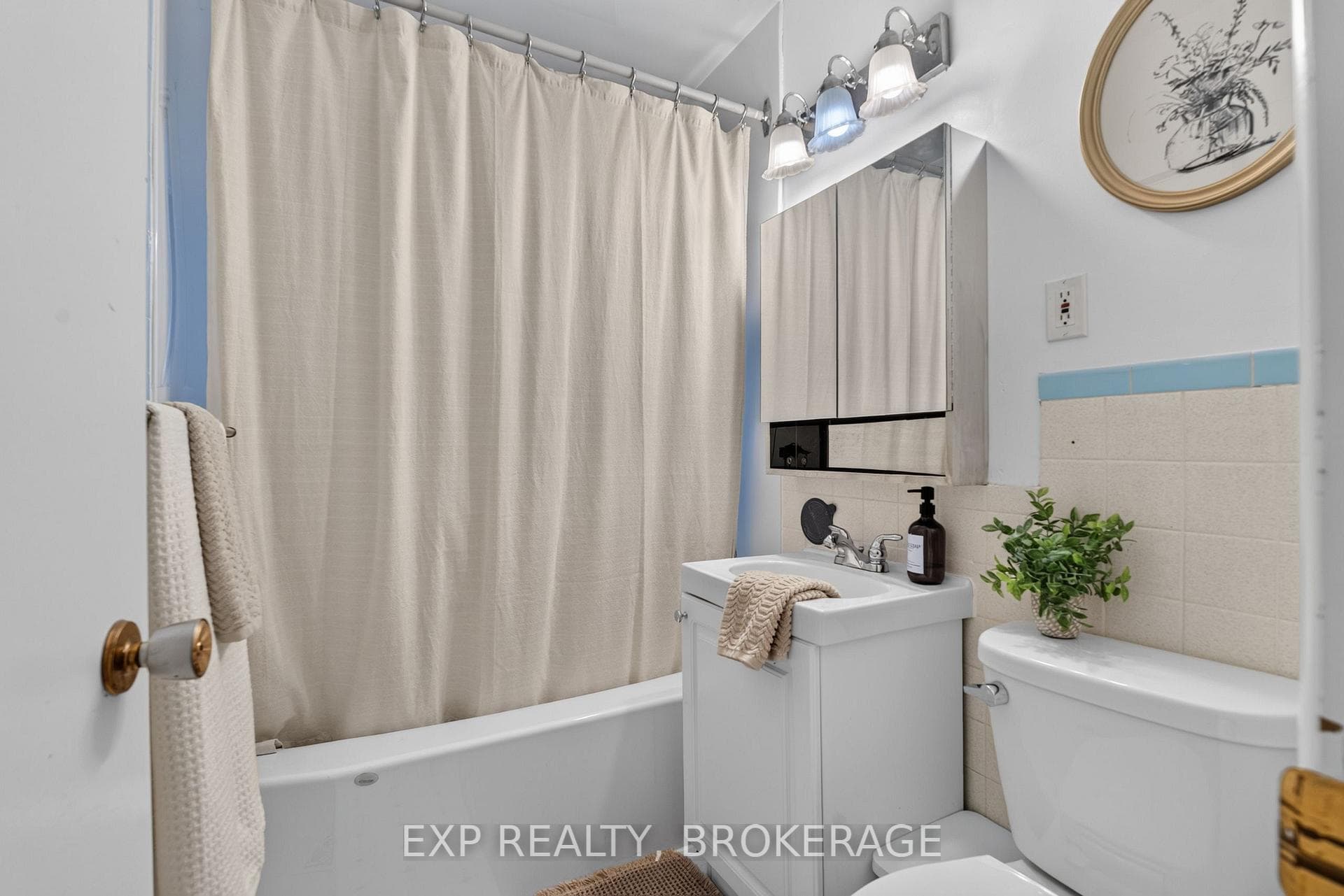 11 PEMBER Place photo 17