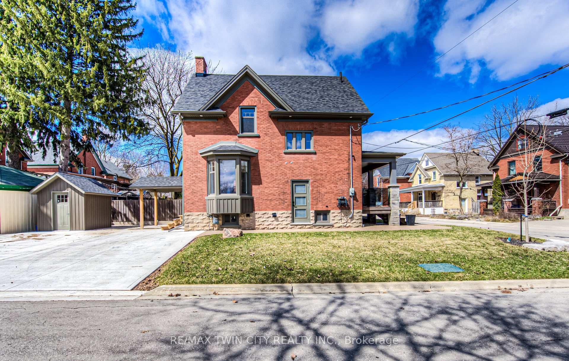 31 Dekay Street photo 46