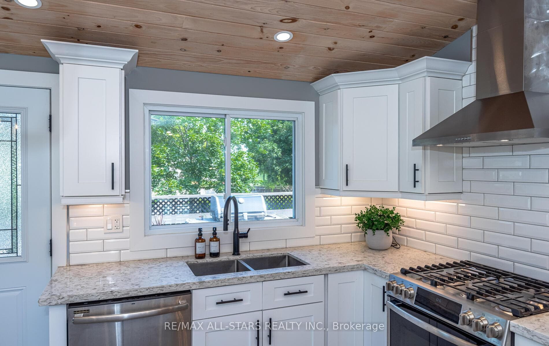 19 Willow Street photo 12