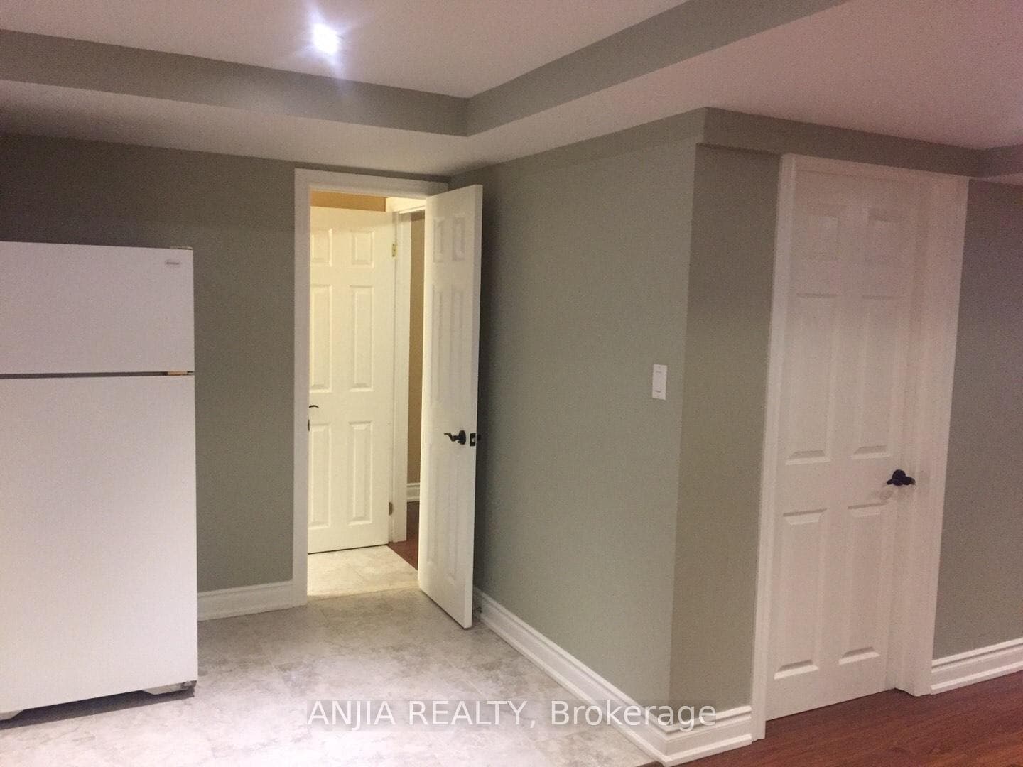 103 Castleglen Boulevard photo 8