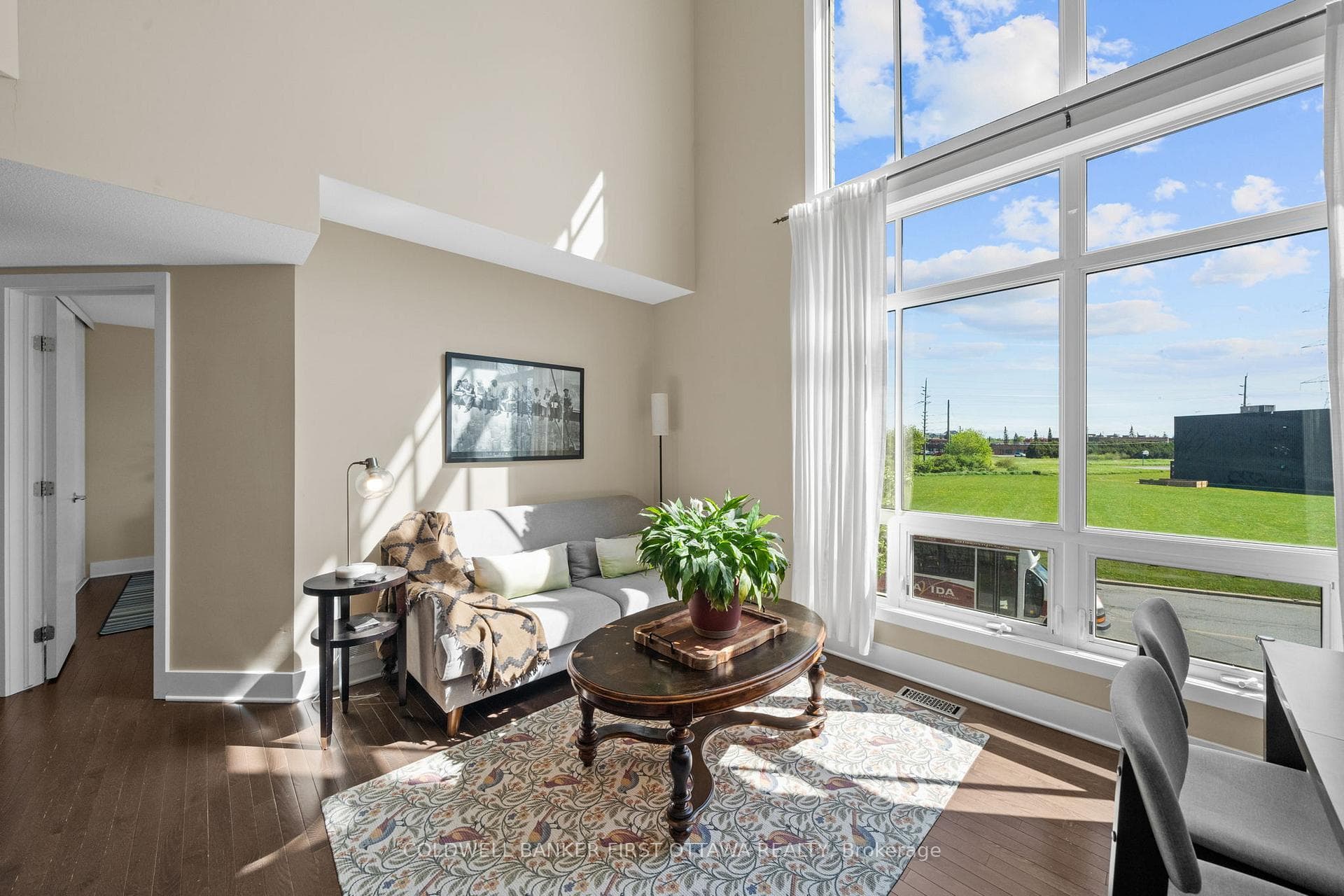 75C COLONNADE Road photo 10