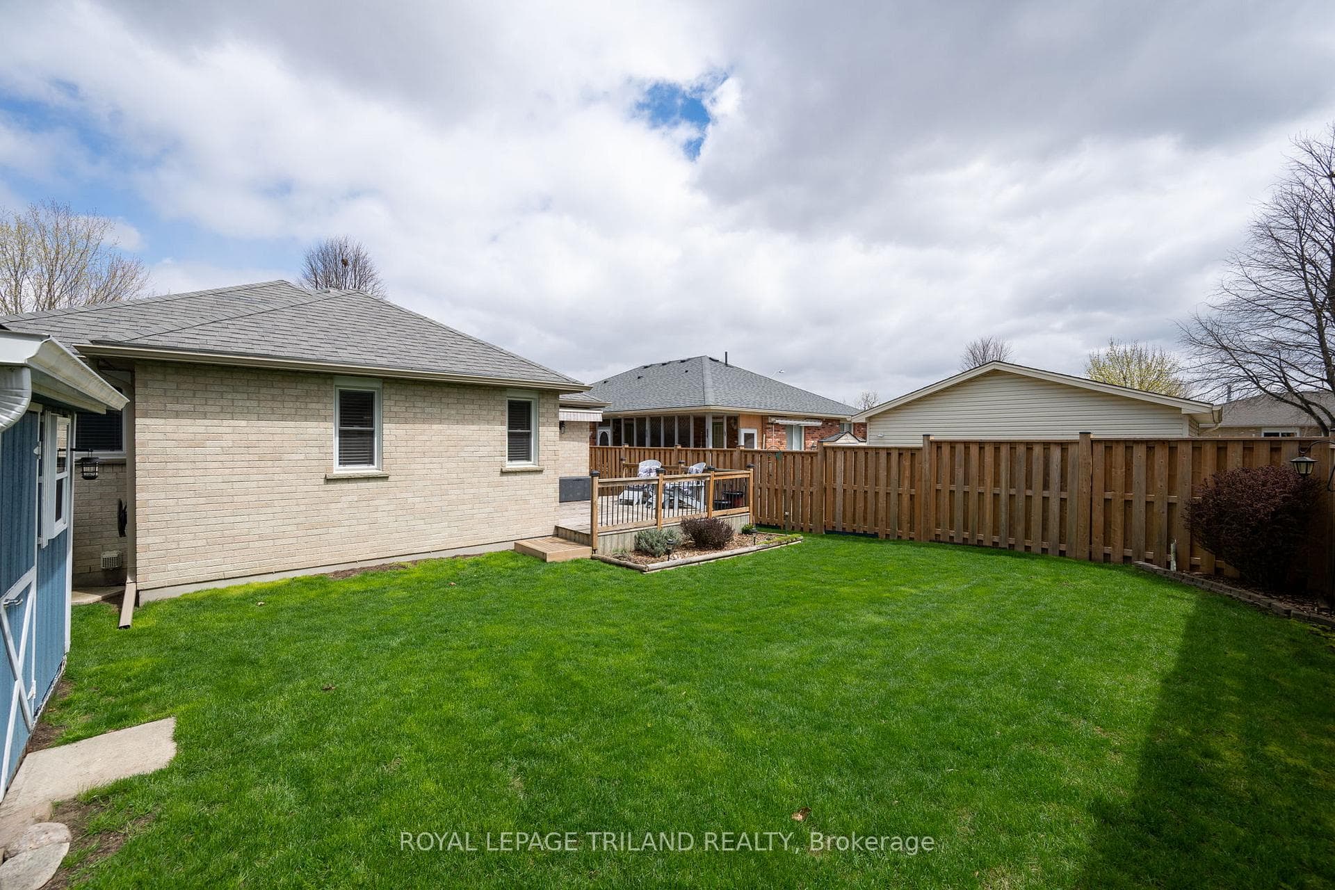 24 SIFTON Drive photo 28