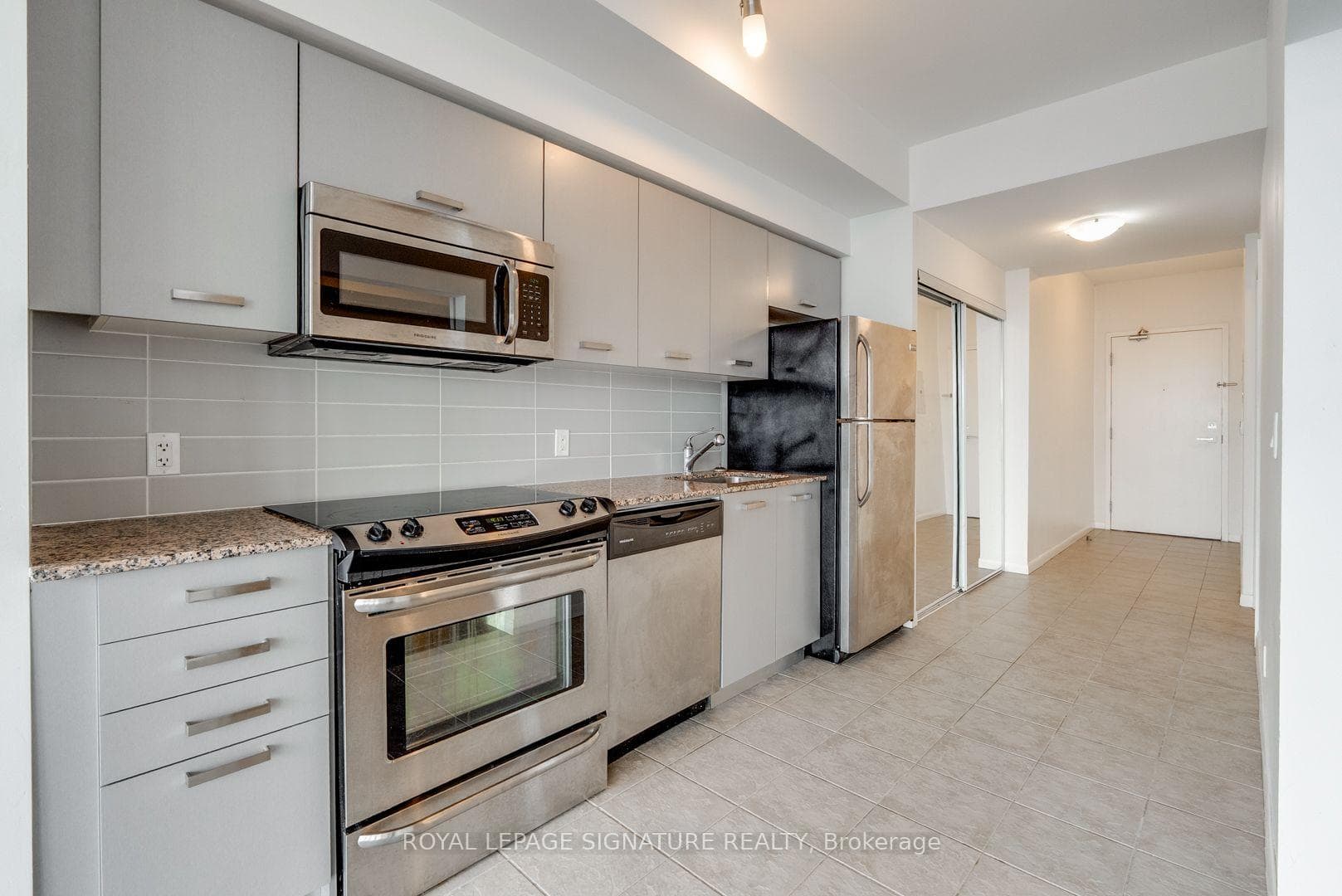 832 Bay Street Unit 2501 photo 3