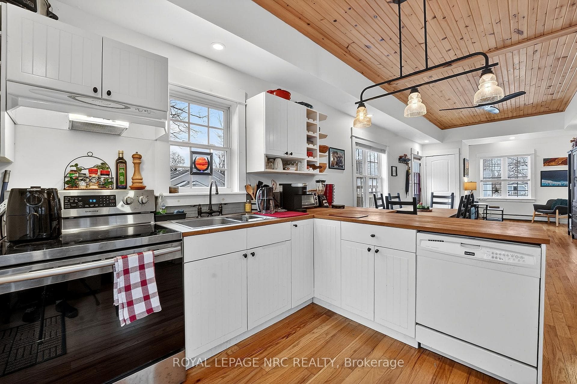 276 Elmwood Avenue photo 17