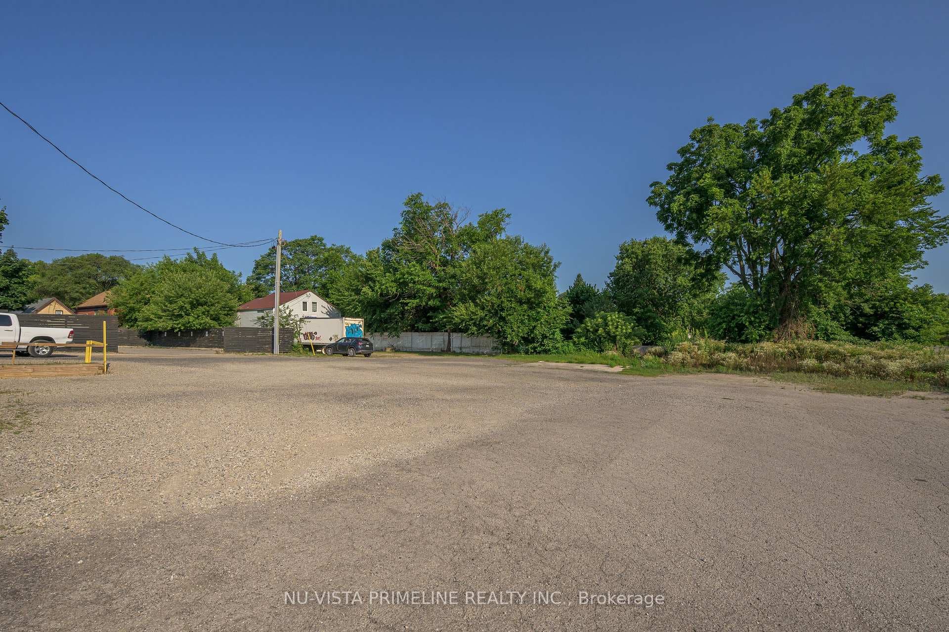 900 Dundas Street photo 27