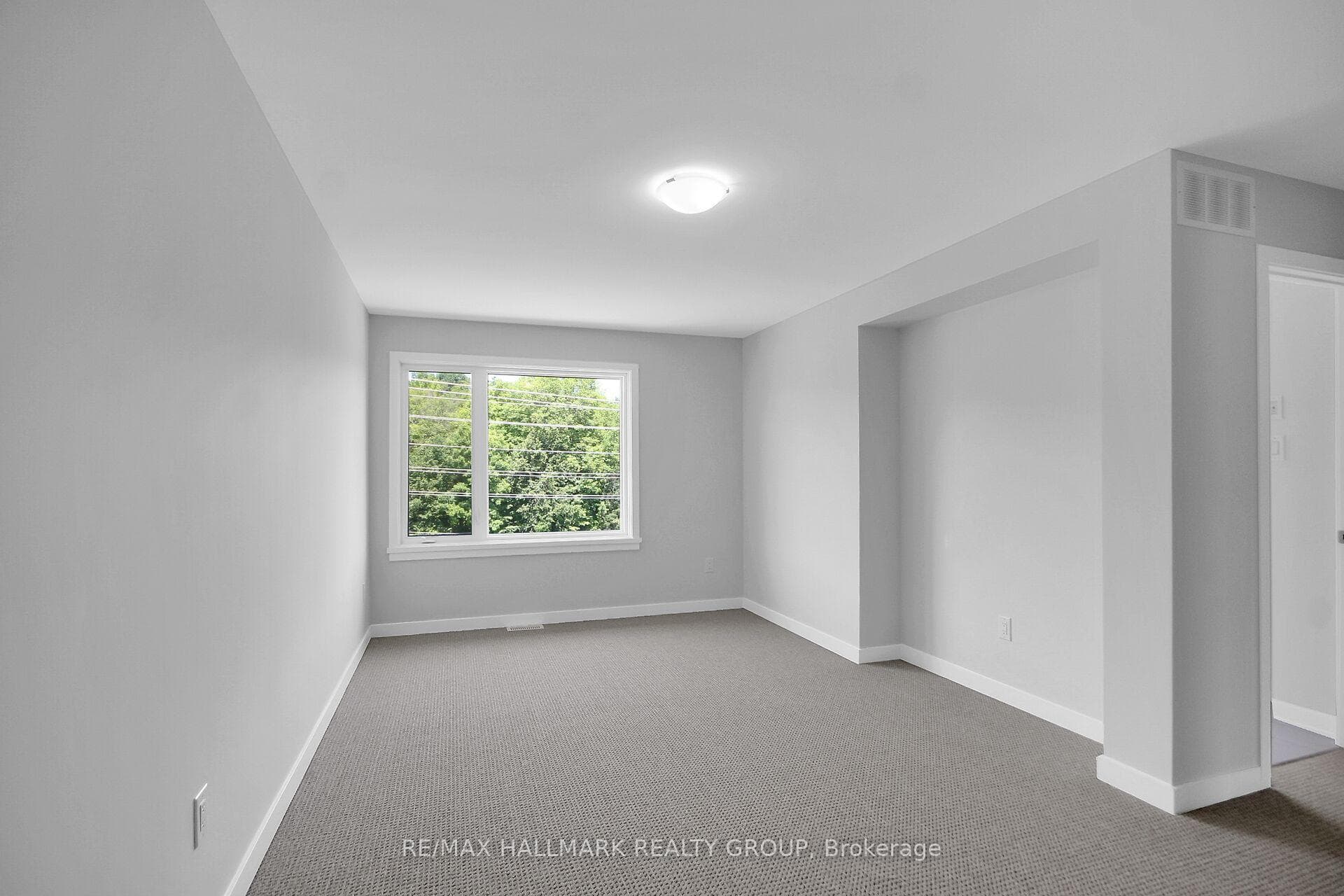 749 NEWSTEAD Crescent photo 28