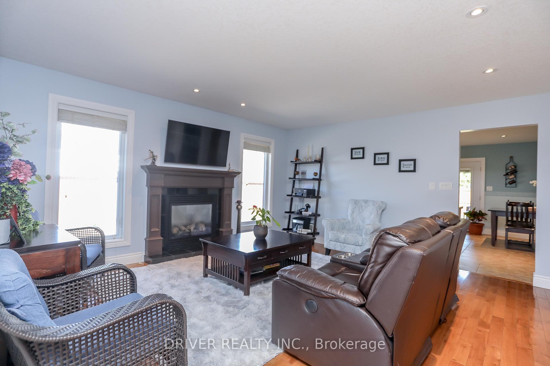 ~Living Room with Gas Fireplace~