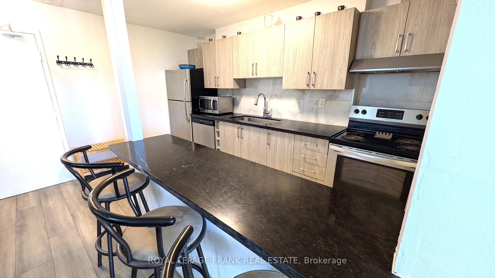 4060 Lawrence Avenue Unit 220 photo 5