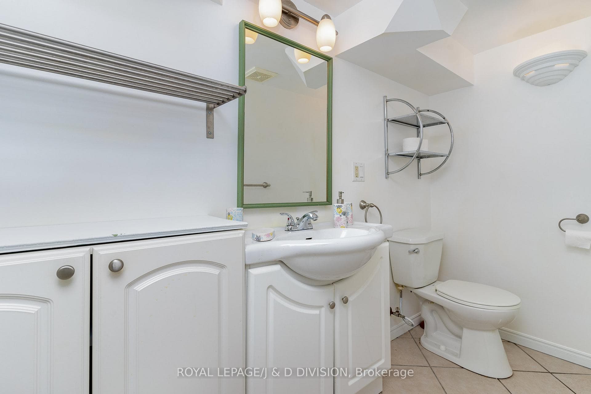 490 Kingston Road photo 14