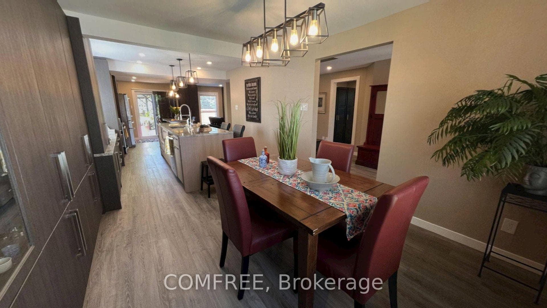 2093 Boake Street photo 4