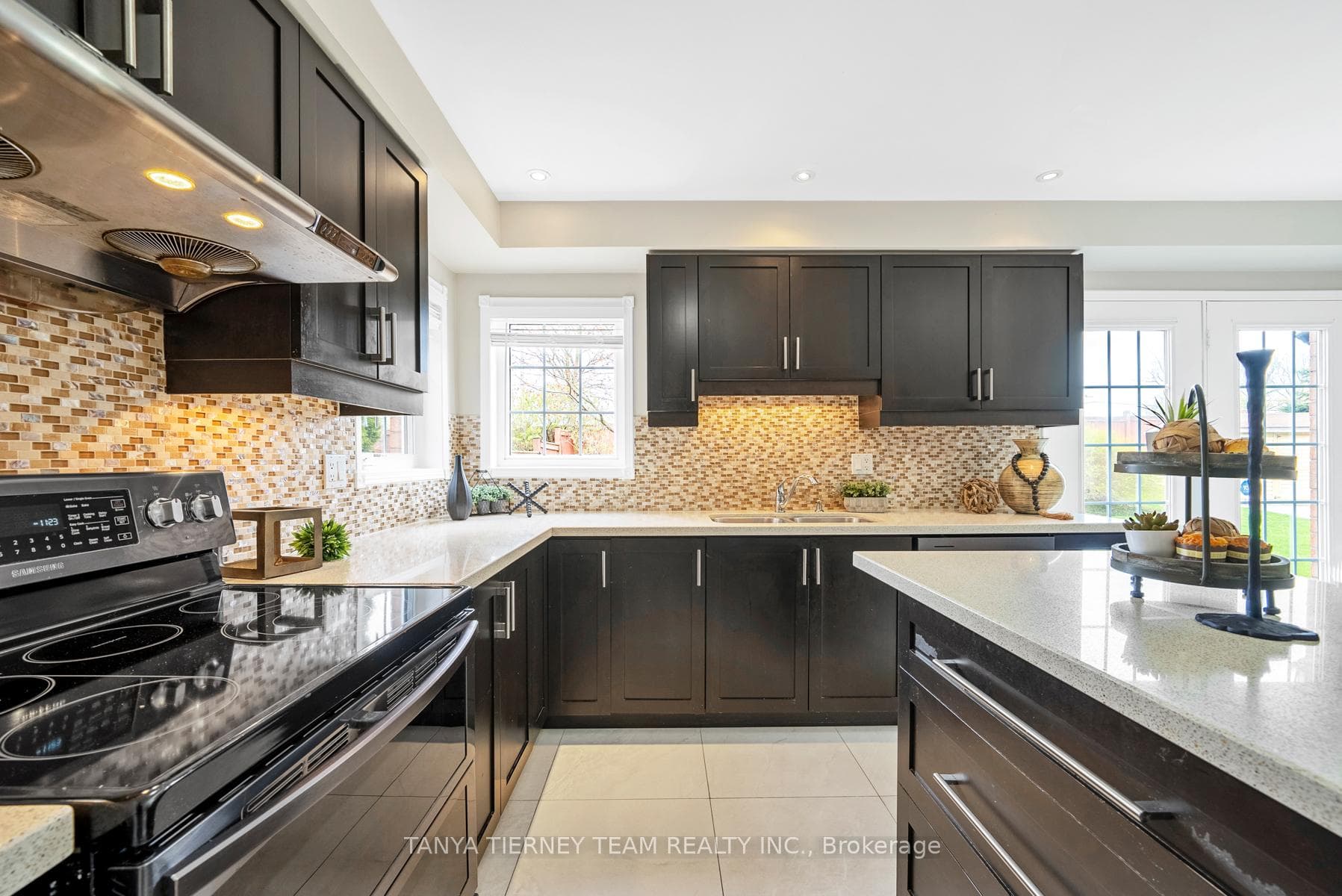 39 Dopp Crescent photo 16
