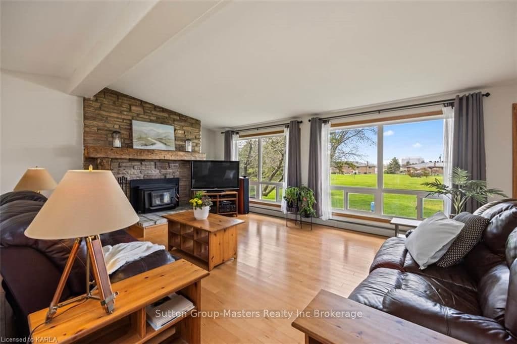2353 MCIVOR Road photo 7