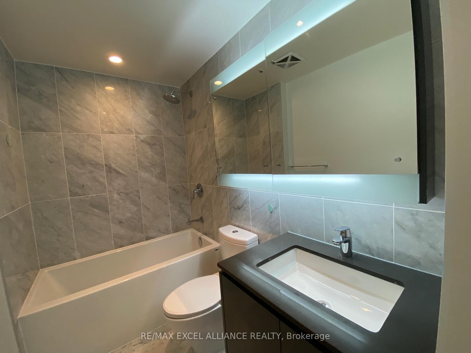115 Mcmahon Drive Unit 2006 photo 6
