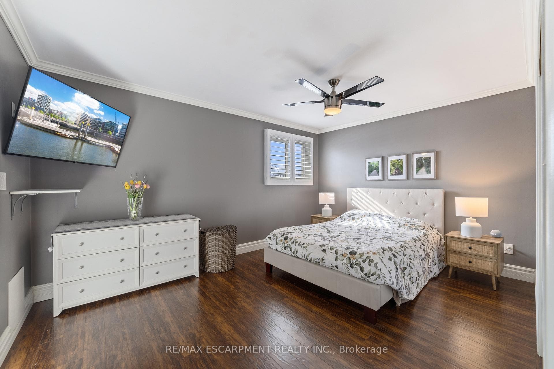 161 TWIN Crescent photo 36