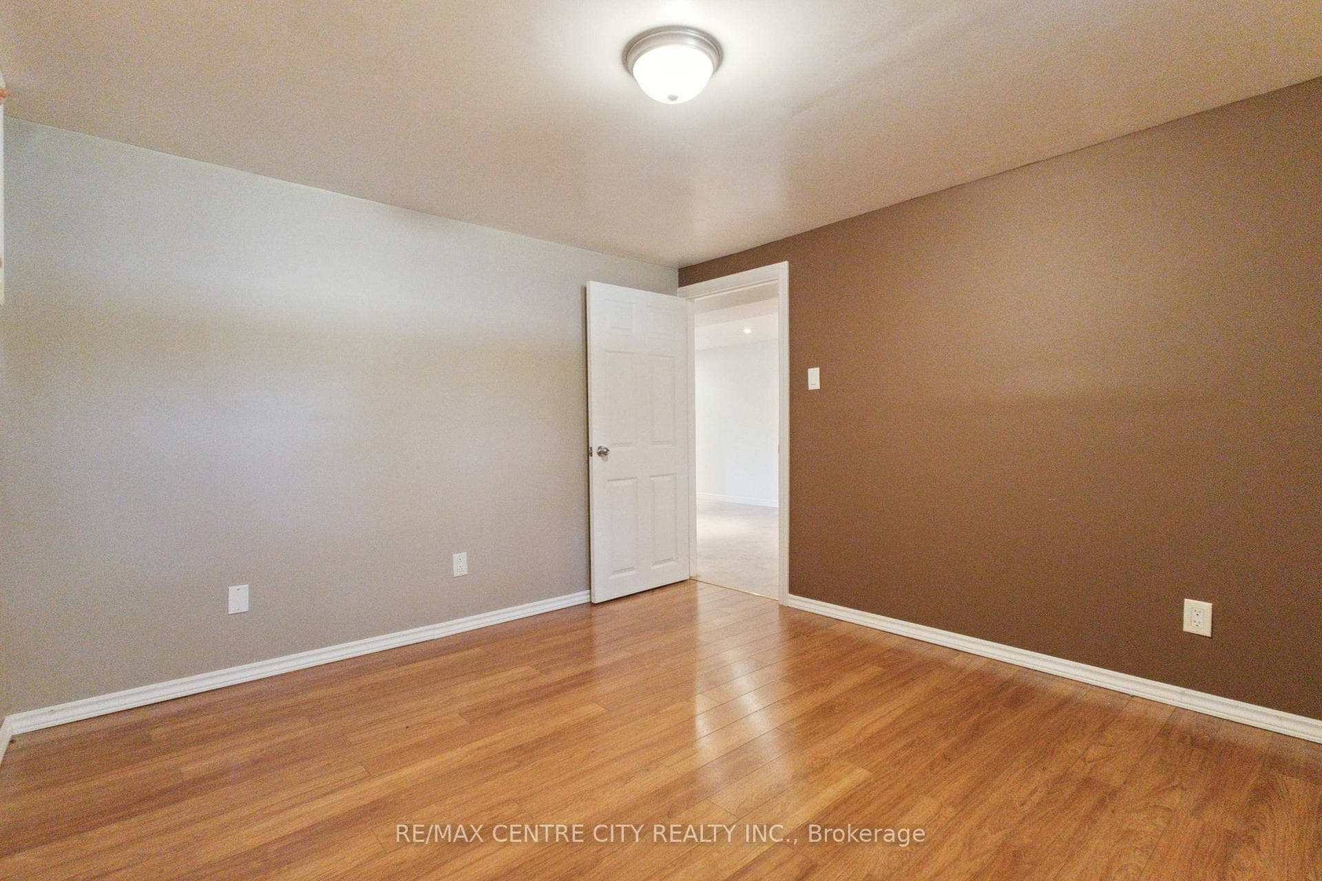 50 Stroud Crescent photo 33
