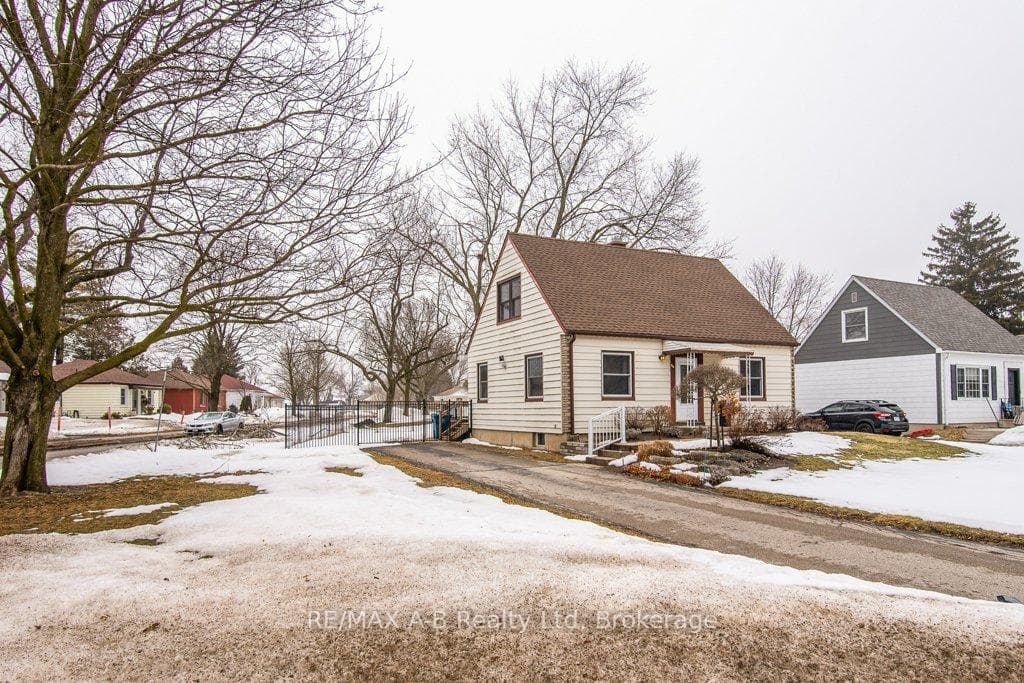 54 Glastonbury Drive photo 4
