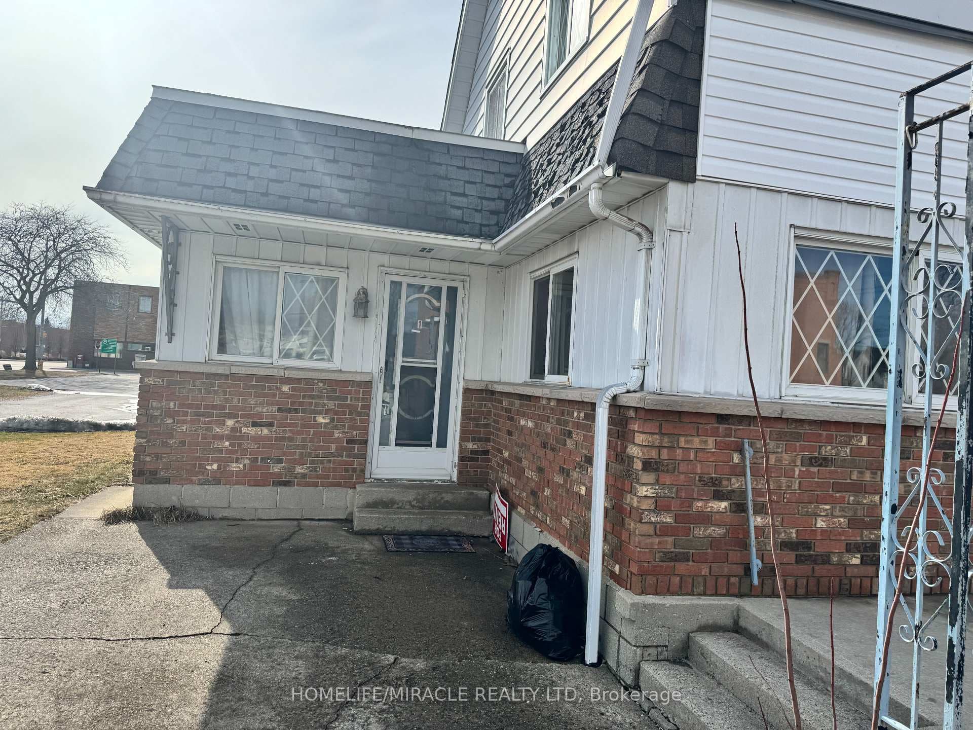 217 Creek Street photo 2