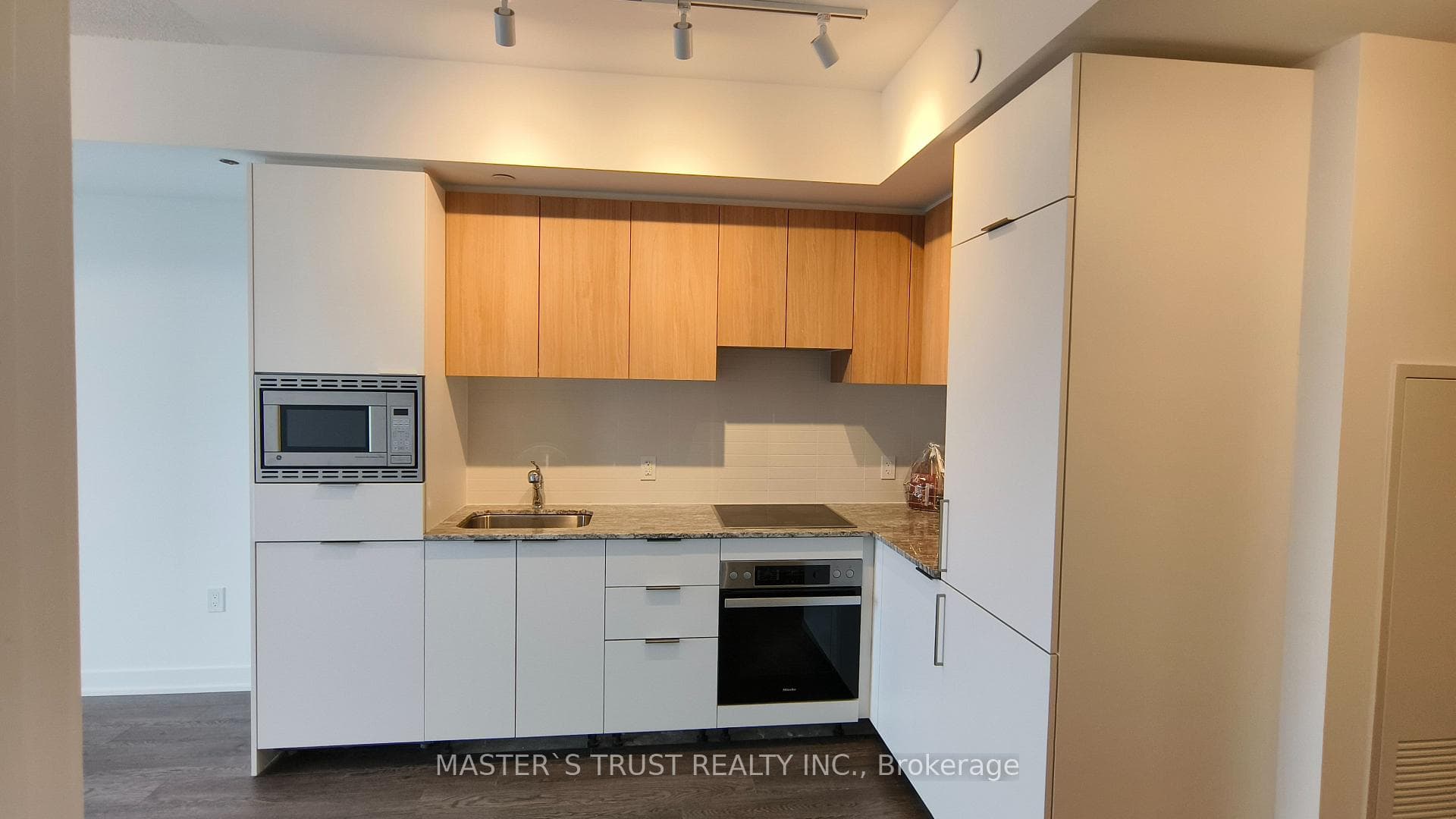 50 O'neill Road Unit 2503 photo 8