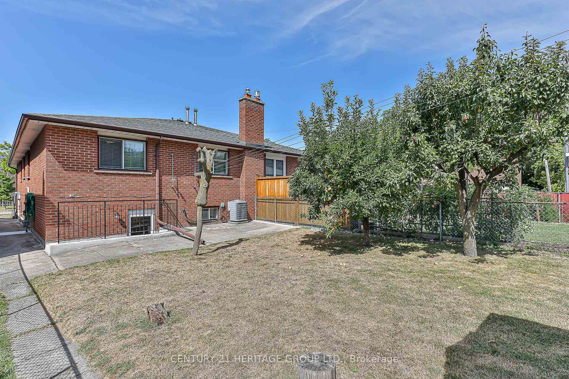 107 Hazelnut Crescent photo 29