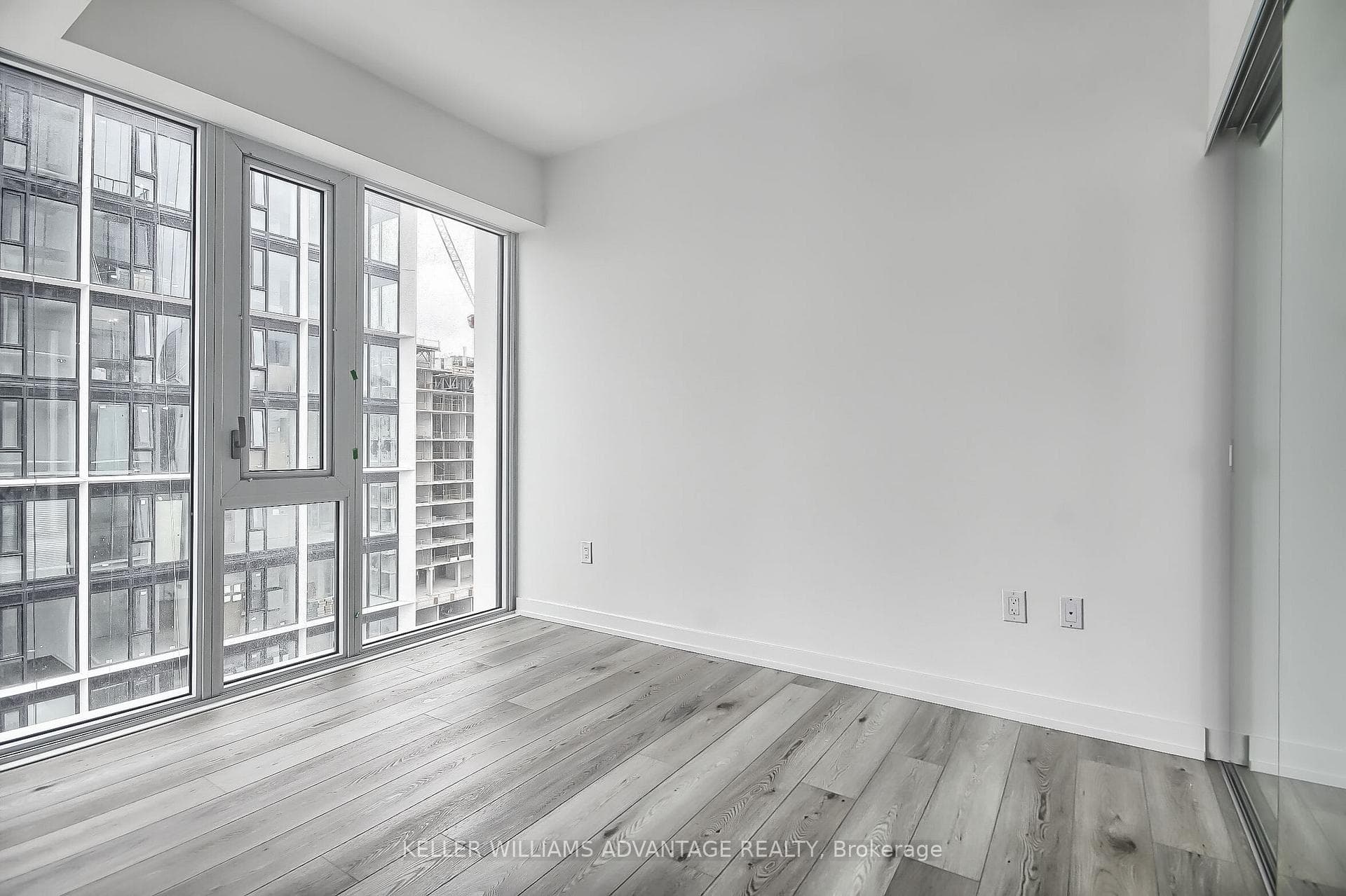 158 Front Street Unit 1808 photo 25